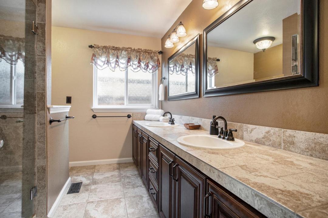 Photo of Bathroom in Discovery Bay