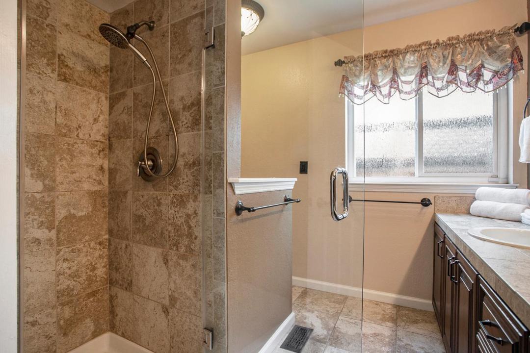 Photo of Bathroom in Discovery Bay