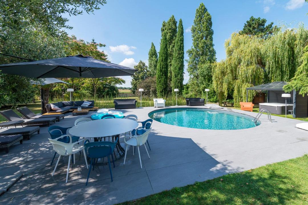 Photo of Others in Vivy