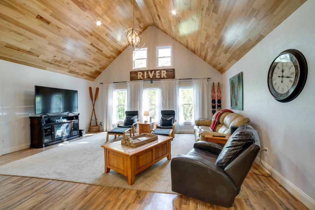 Photo of Livingroom in McGrann
