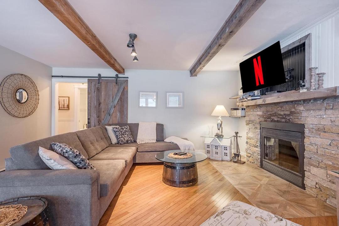 Photo of Livingroom in Chertsey