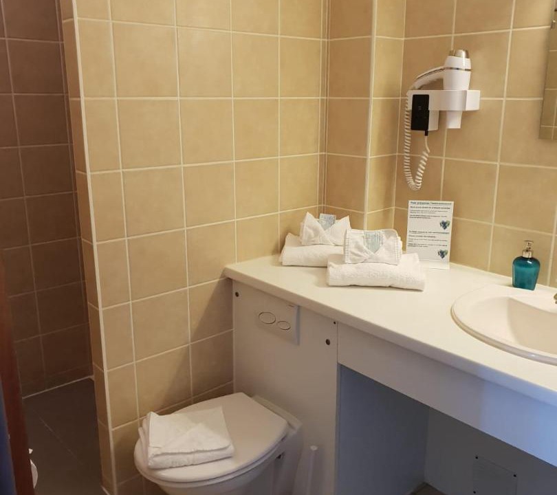 Photo of Bathroom in Peron