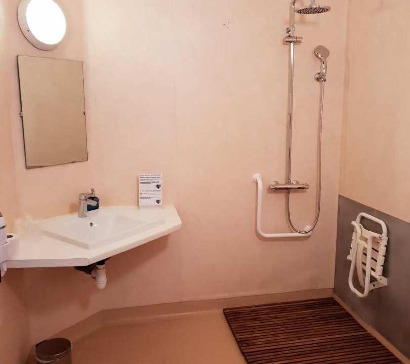 Photo of Bathroom in Peron