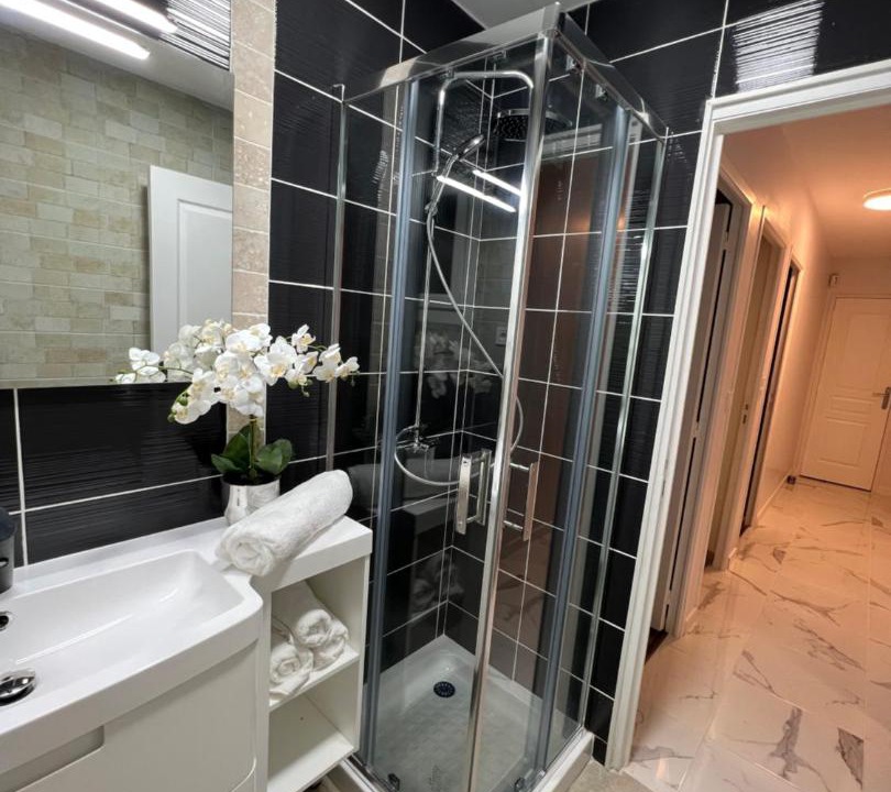 Photo of Others in Janze