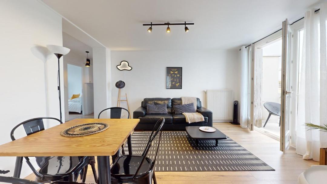 Photo of Others in Zola - Pressense