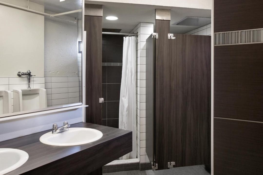 Photo of Bathroom in Cote-Des-Neiges—Notre-Dame-De-Grace