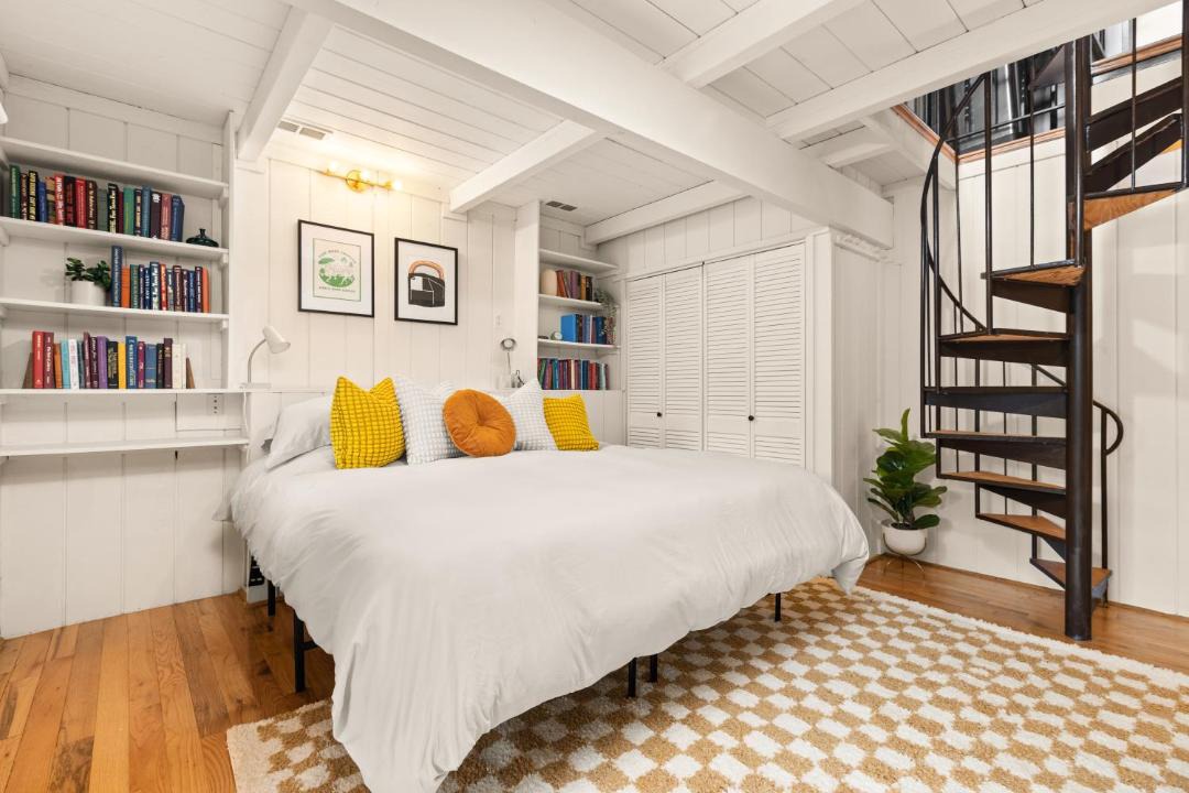 Photo of Others in Burley