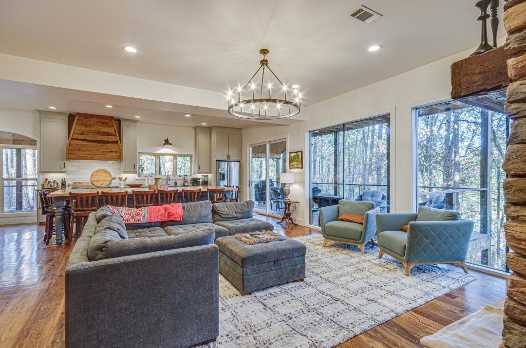Photo of Livingroom in Tougaloo