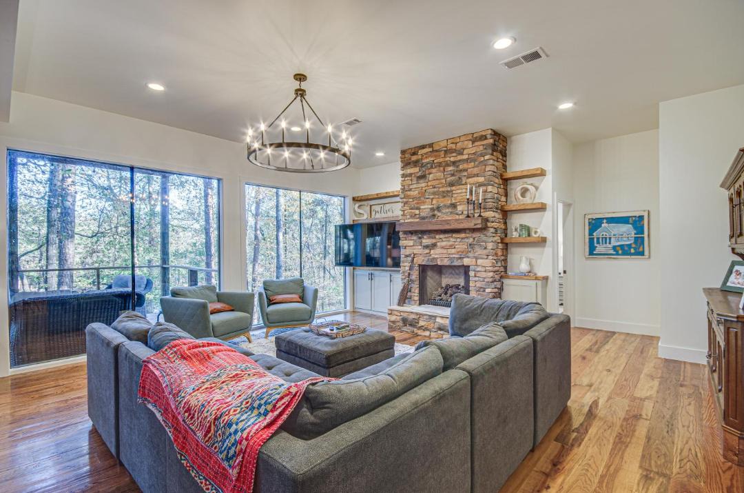 Photo of Livingroom in Tougaloo