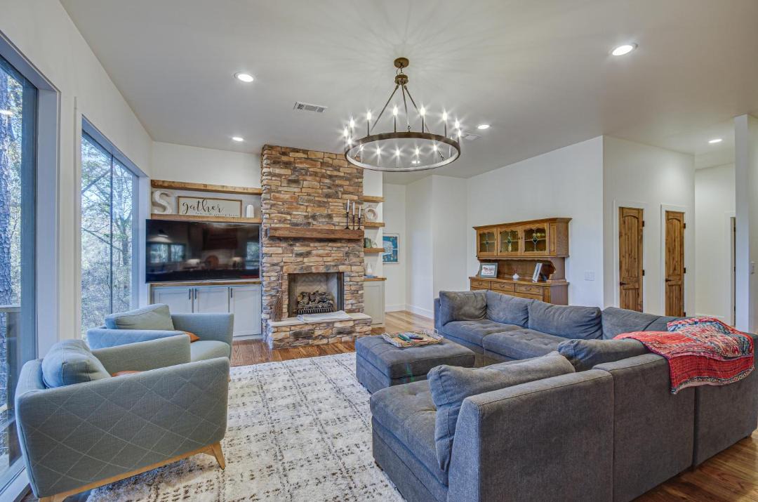 Photo of Livingroom in Tougaloo