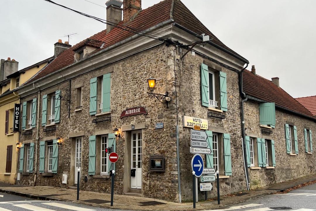 Photo of Buildings in Saint-Arnoult-en-Yvelines