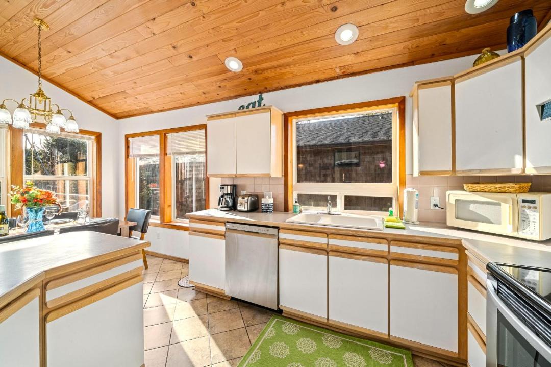 Photo of Kitchen in Manzanita