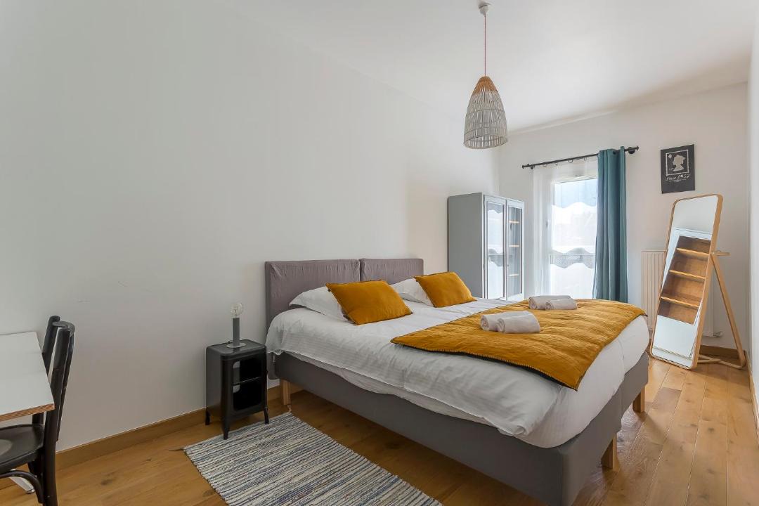 Photo of Others in Zola - Pressense