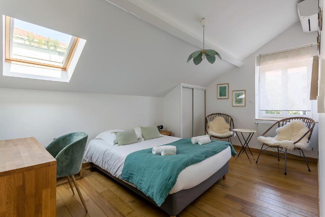 Photo of Others in Zola - Pressense