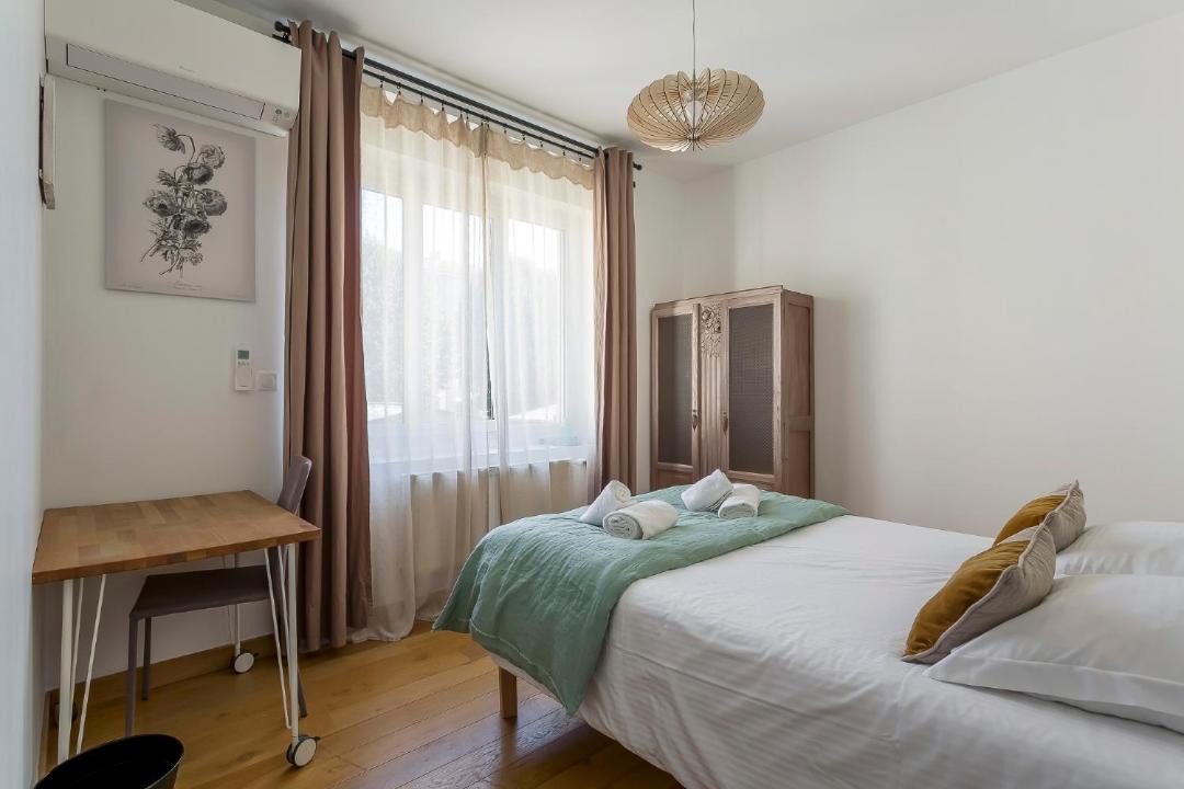 Photo of Others in Zola - Pressense