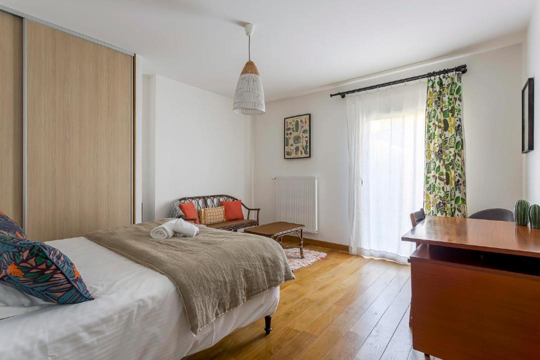 Photo of Others in Zola - Pressense