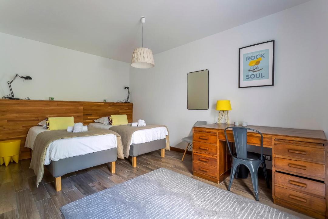 Photo of Others in Zola - Pressense