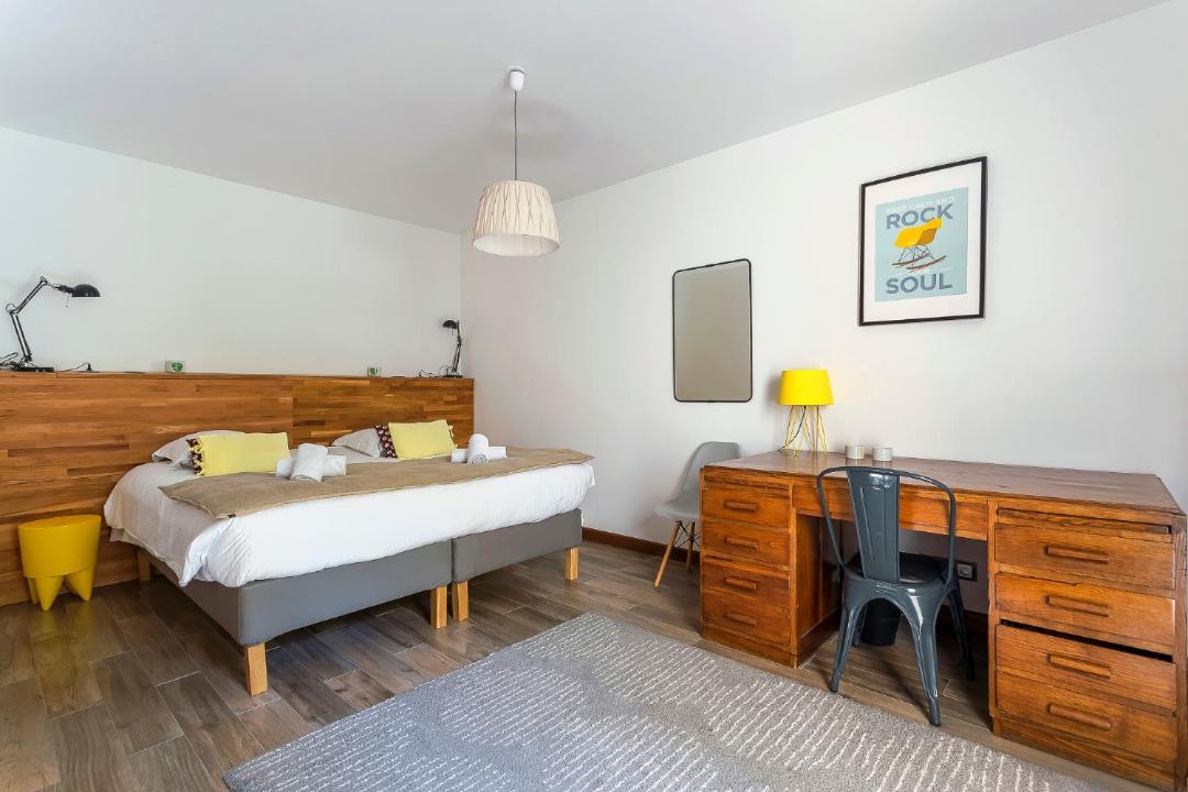 Photo of Others in Zola - Pressense