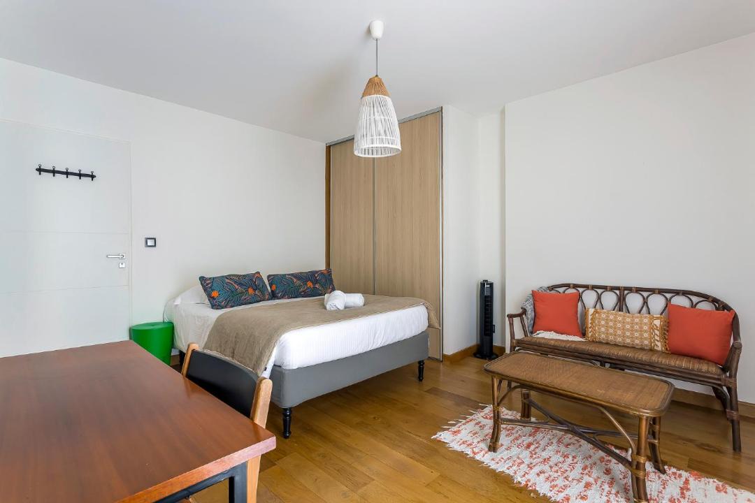 Photo of Others in Zola - Pressense