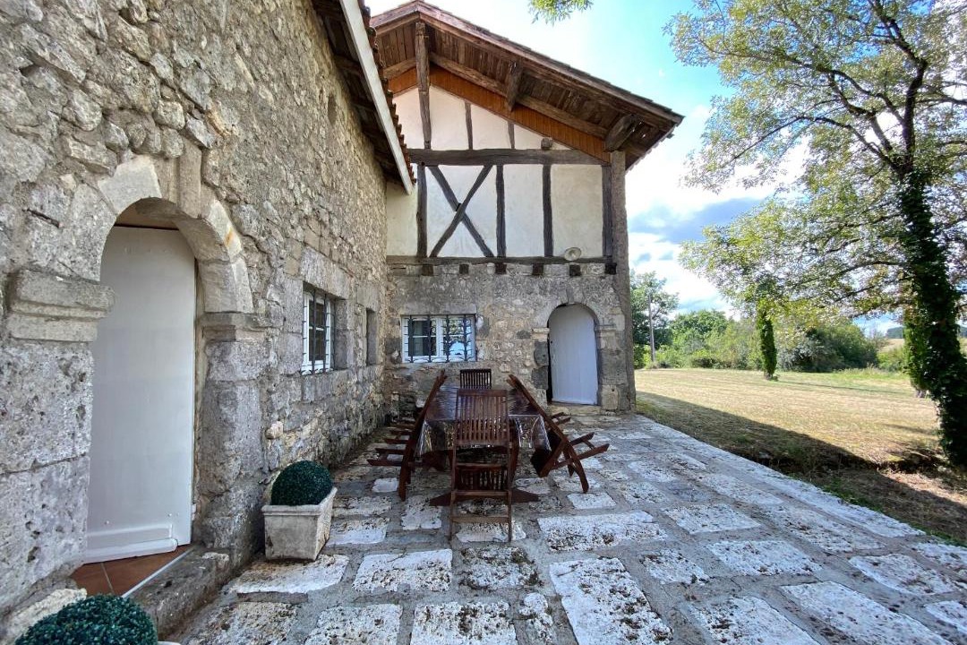 Photo of Buildings in Leyritz-Moncassin