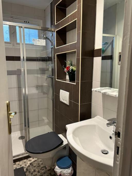 Photo of Bathroom in Villejuif