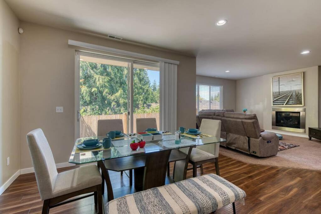 Photo of Others in Everett