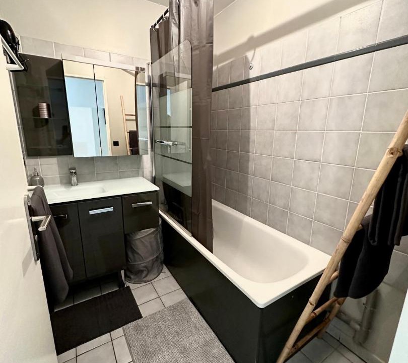 Photo of Bathroom in Elancourt