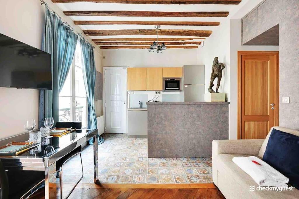 Photo of Livingroom in Quartier de la Place-Vendome