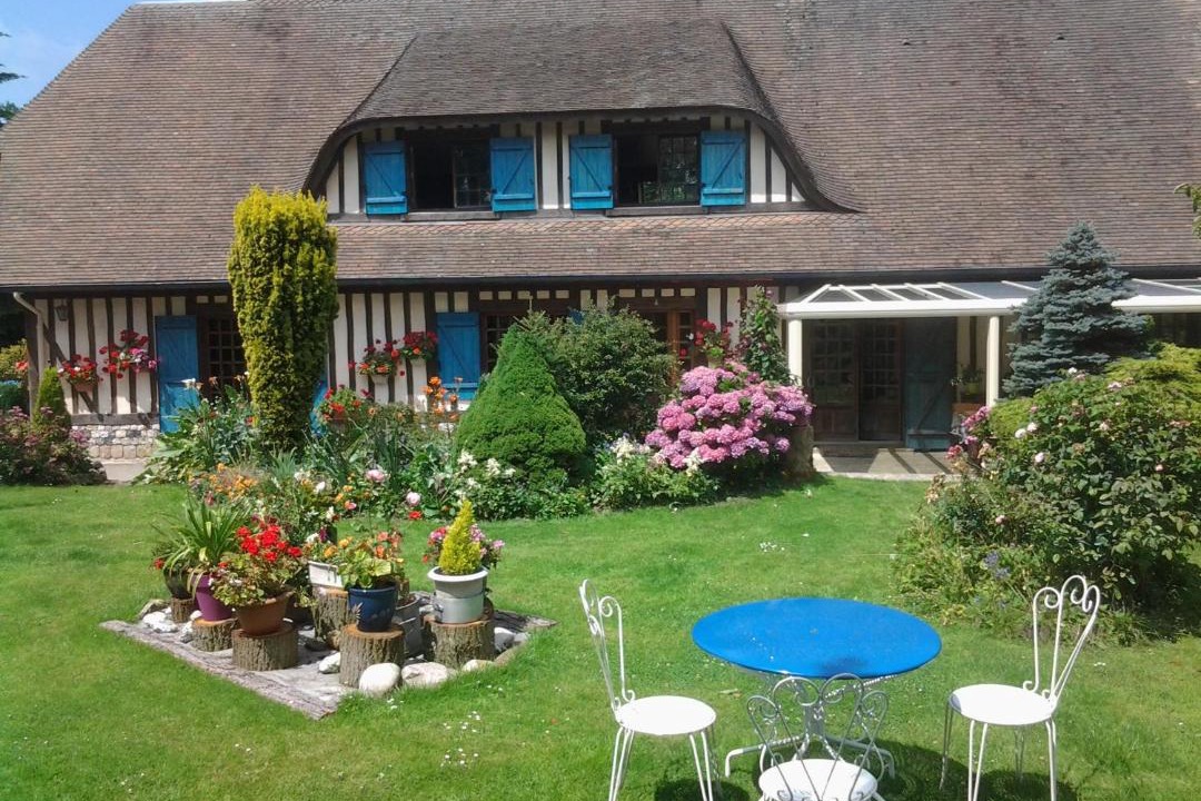 Photo of Others in Theuville-aux-Maillots