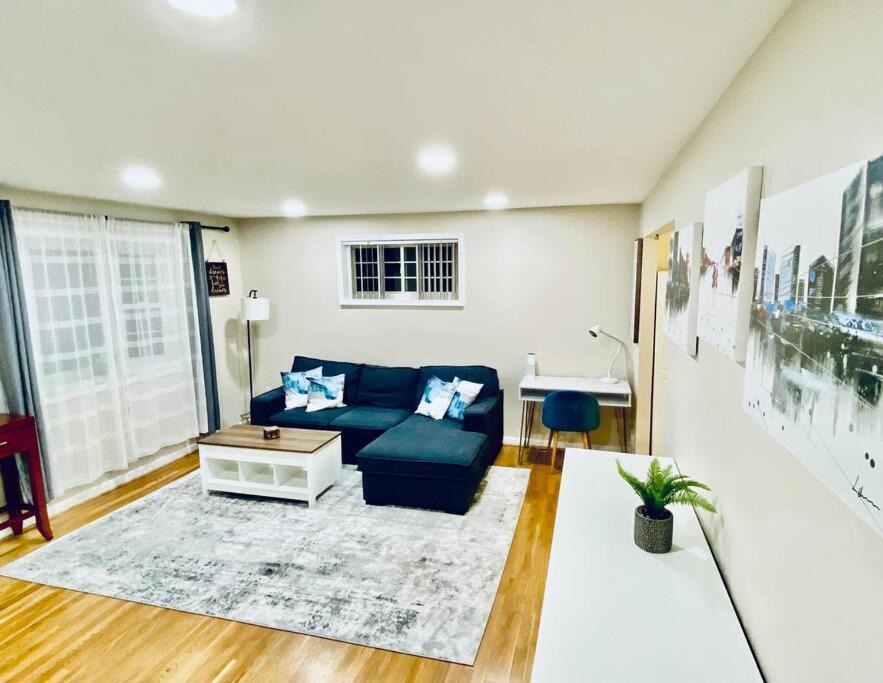Photo of Livingroom in North Bethesda