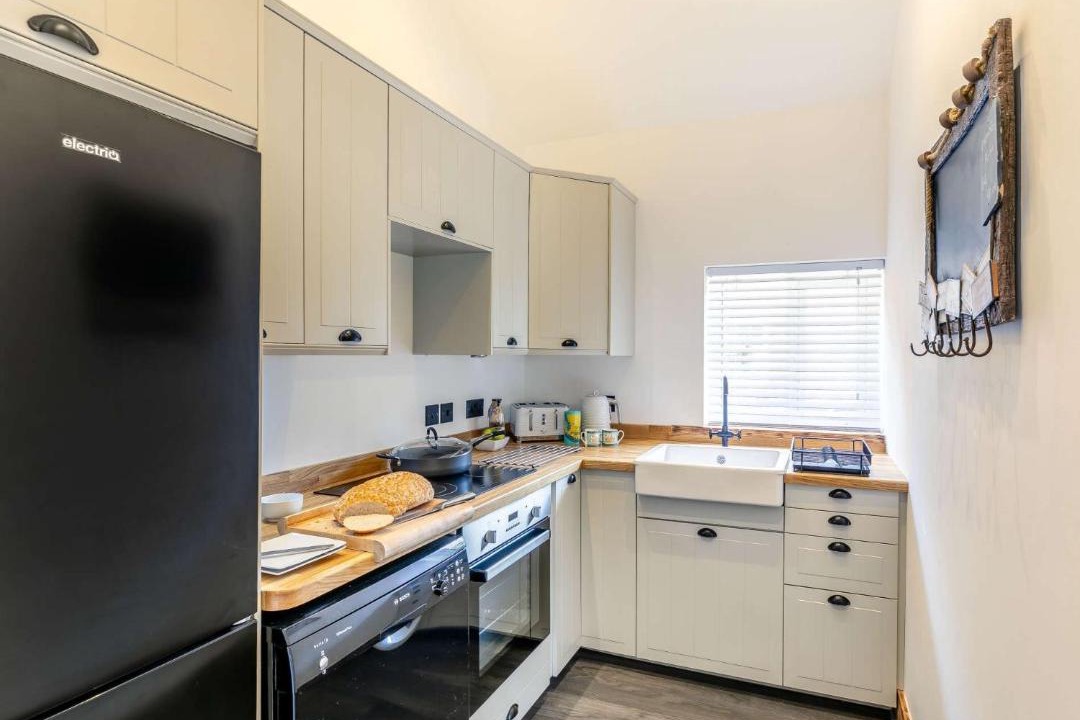 Photo of Others in Low Catton