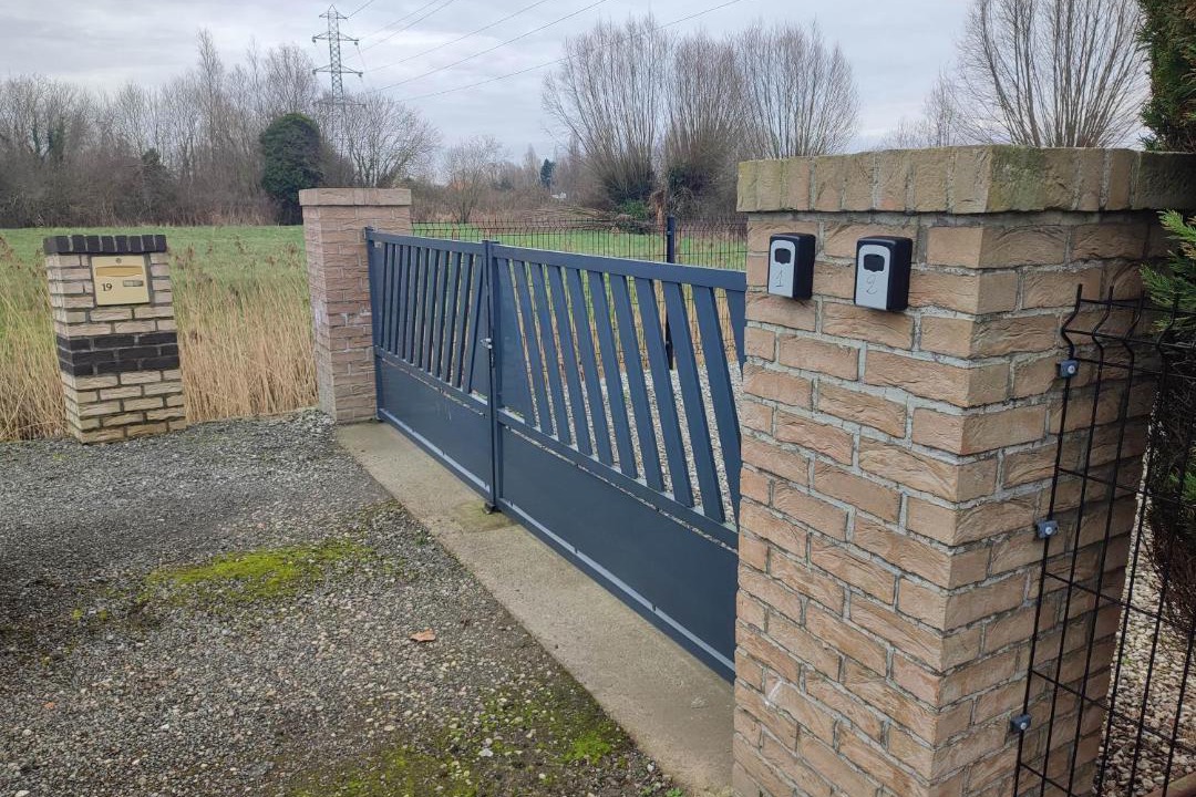 Photo of Others in Holque