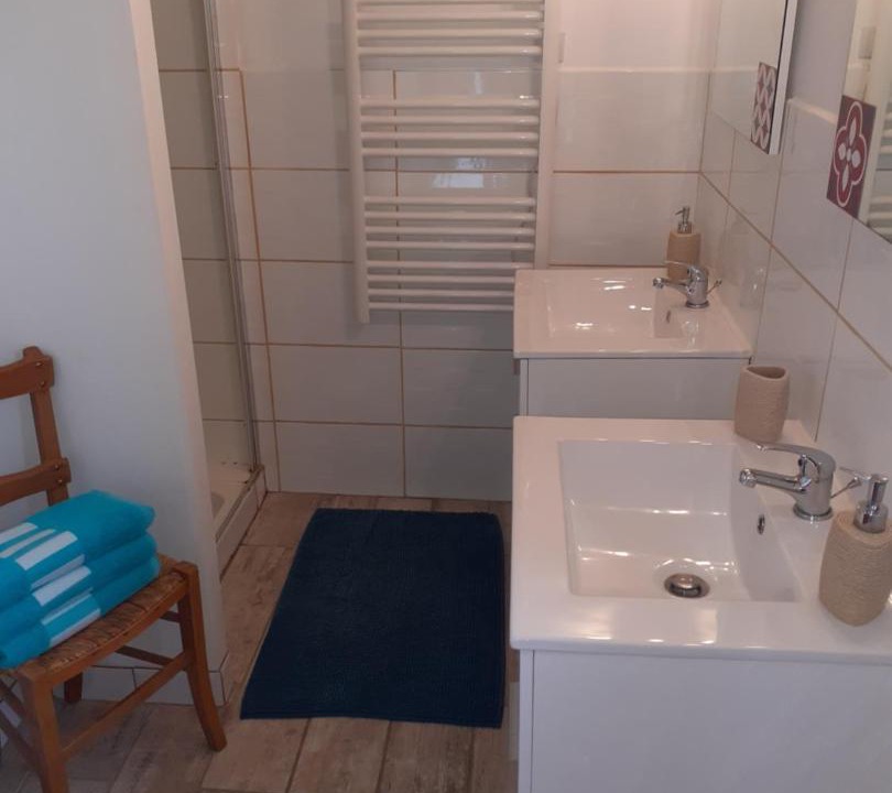 Photo of Others in Eyrans