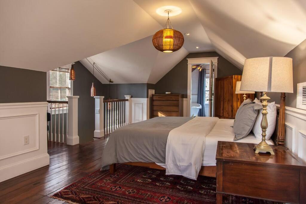 Photo of Others in Thomas Square