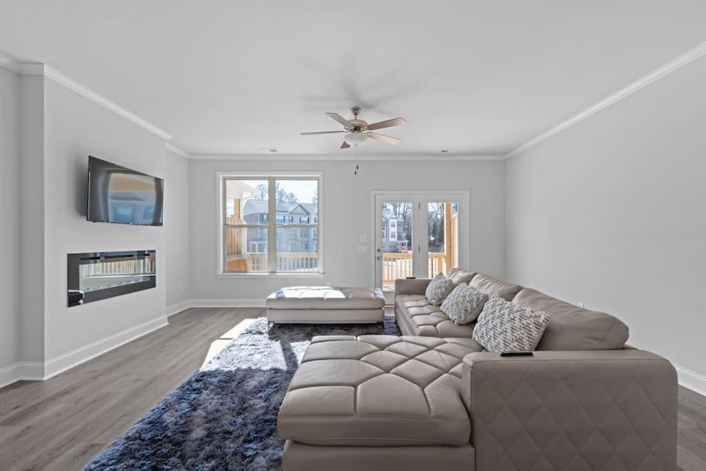 Photo of Livingroom in Lawrenceville