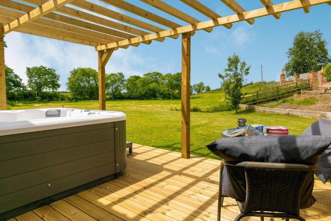 Photo of Others in Low Catton