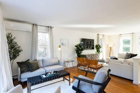 Photo of Livingroom in Mashpee Neck