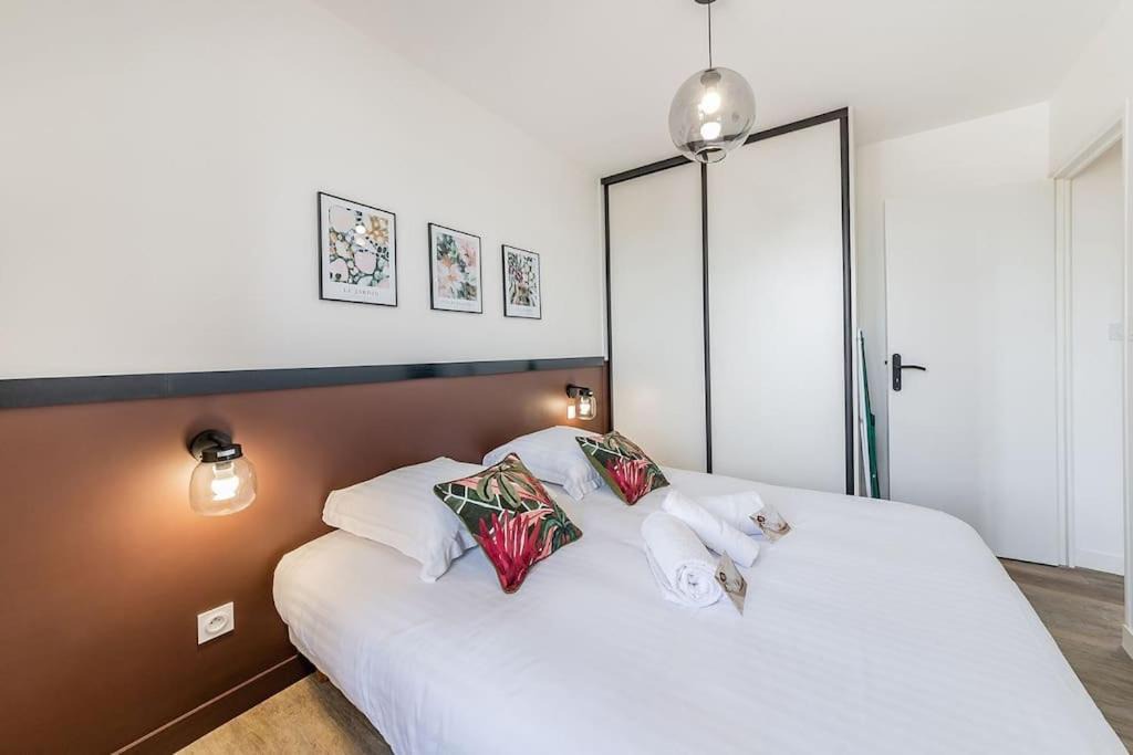 Photo of Others in Segre