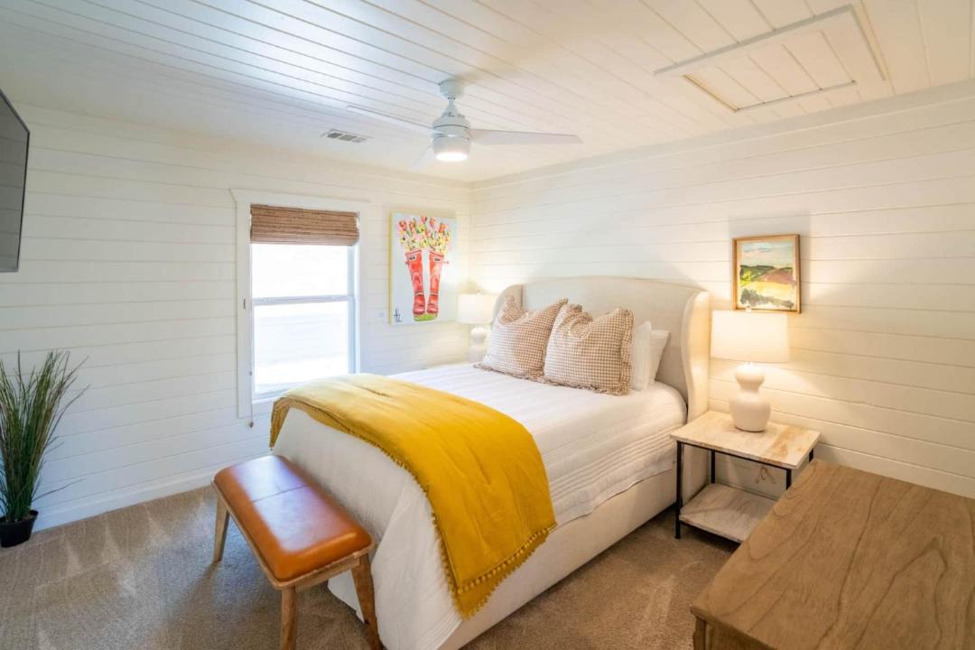 Photo of Others in Dillard