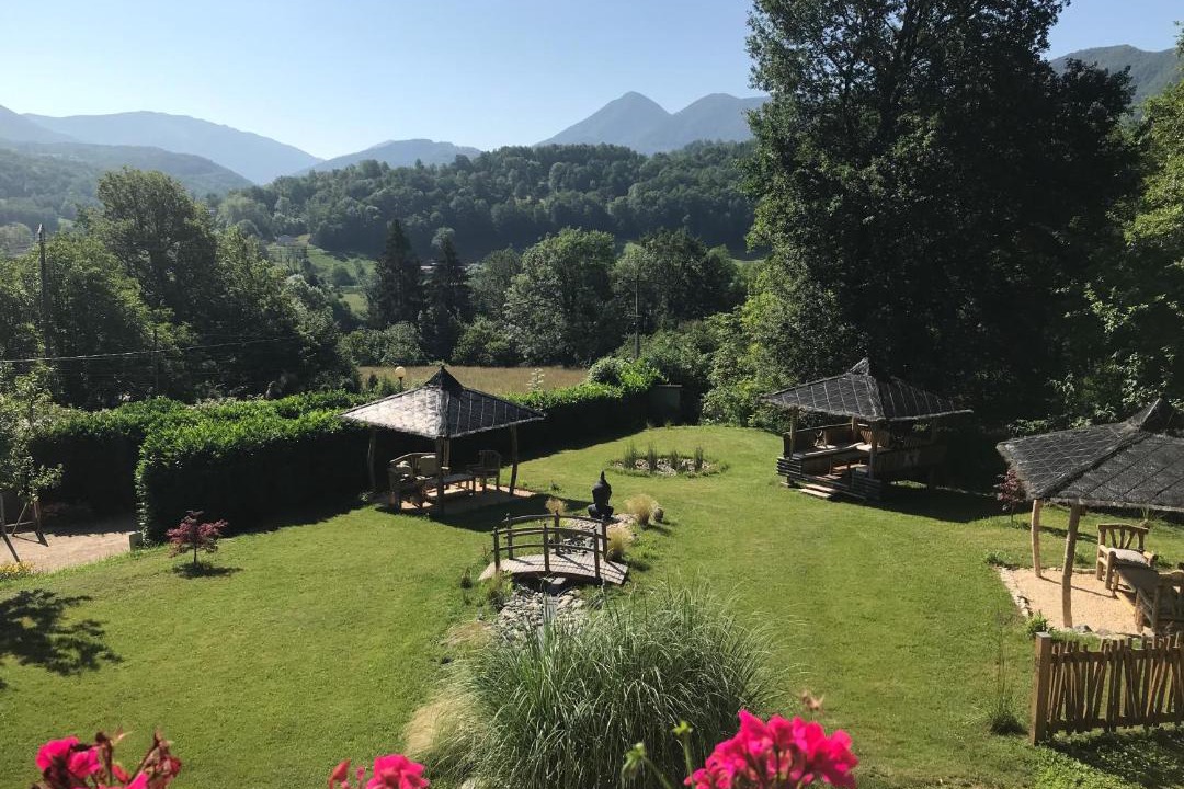 Photo of Others in Seix