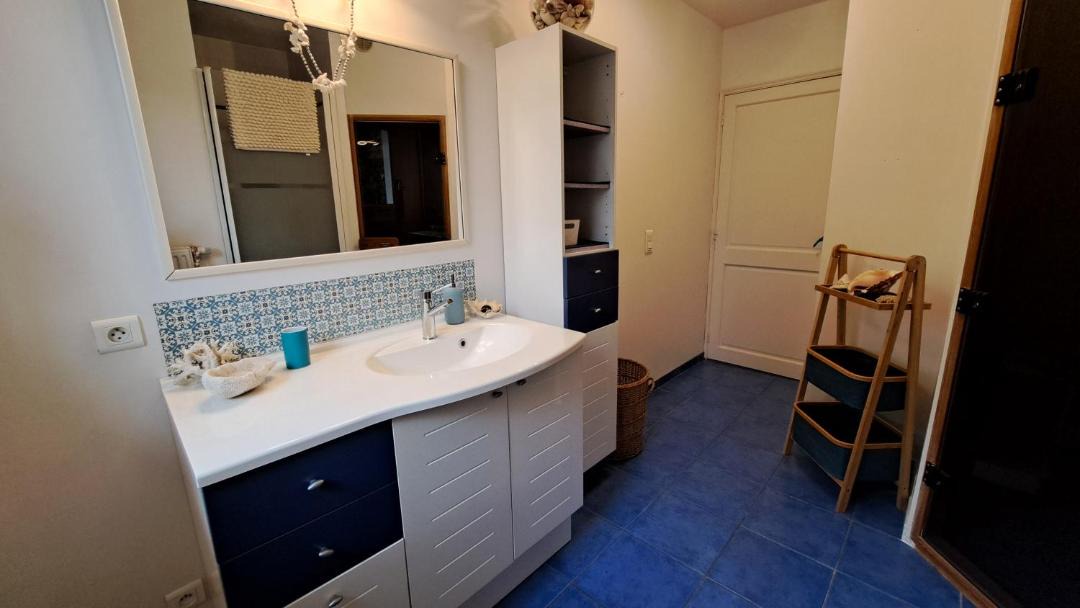 Photo of Others in Vif