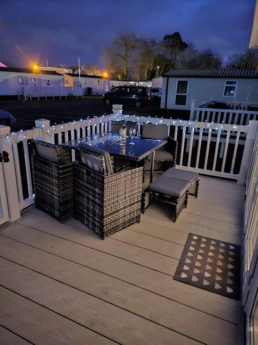 Photo of Others in Tiptoe