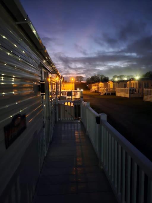 Photo of Others in Tiptoe