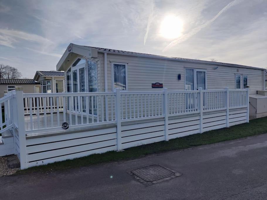 Photo of Others in Tiptoe