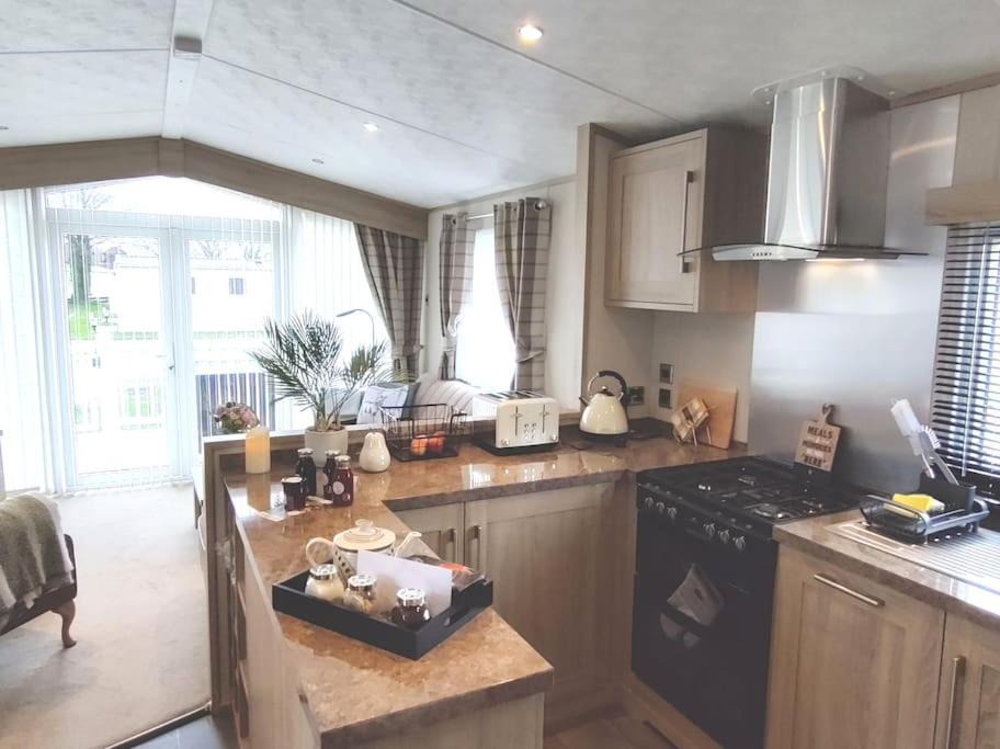 Photo of Others in Tiptoe