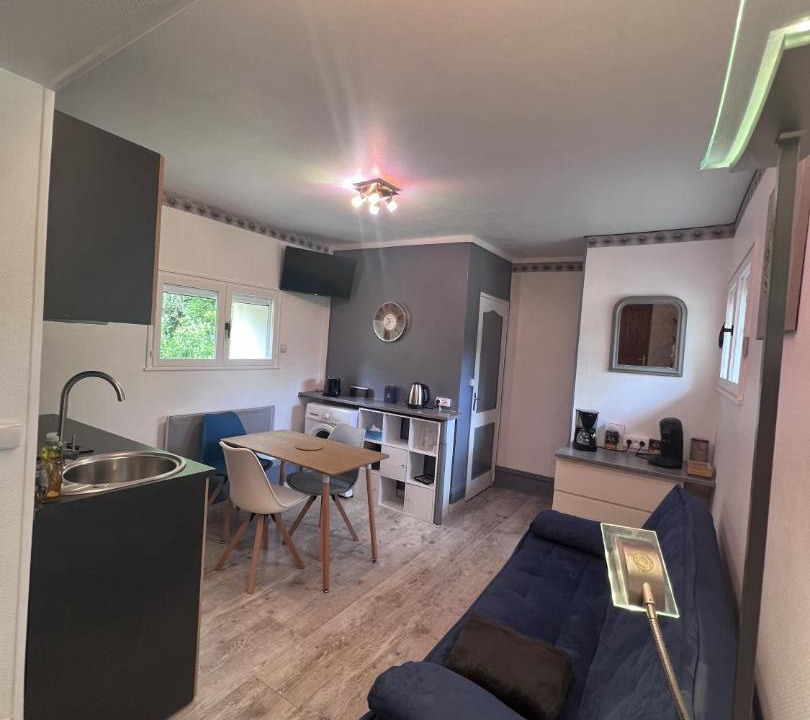 Photo of Others in Emance