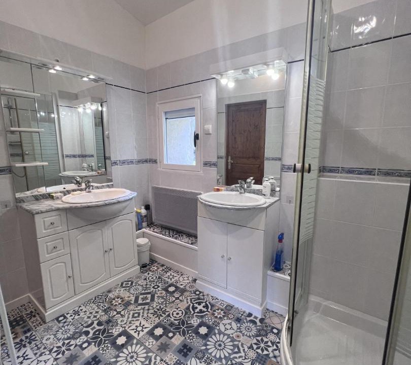 Photo of Others in Emance