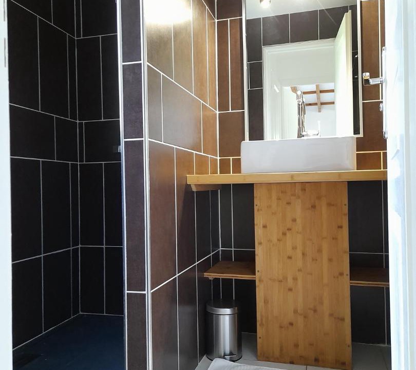 Photo of Others in Rue