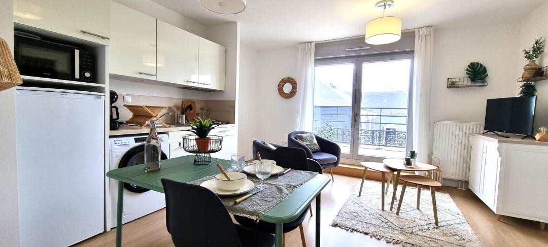 Photo of Others in Flore