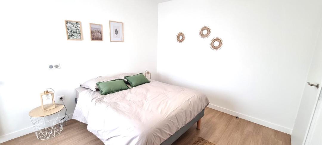 Photo of Others in Flore